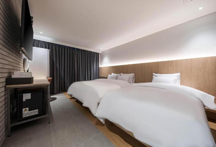 スタンダードルーム, Siheung Brown Dot Jeongwang