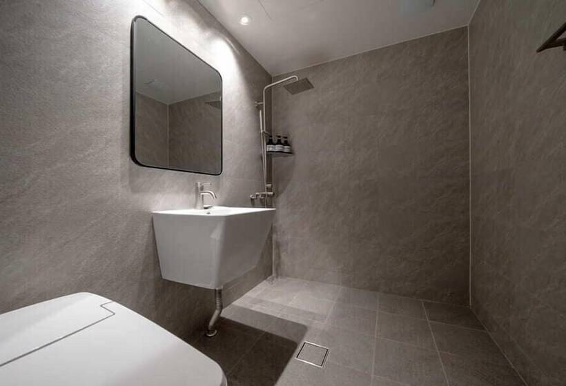 スタンダードルーム, Siheung Brown Dot Jeongwang