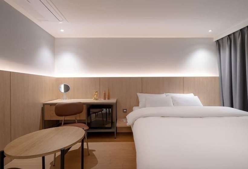 スタンダードルーム, Siheung Brown Dot Jeongwang