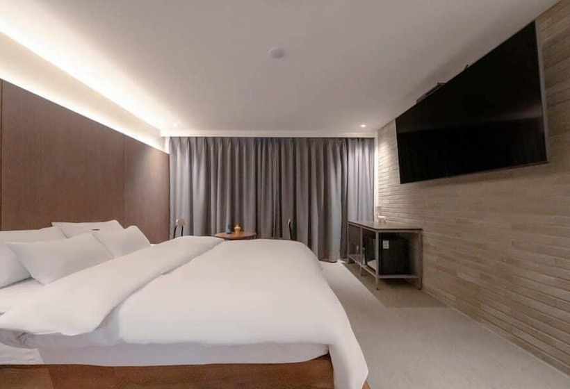 デラックスルーム, Siheung Brown Dot Jeongwang