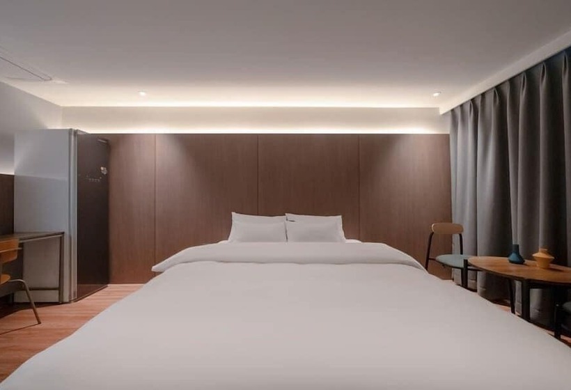 デラックスルーム, Siheung Brown Dot Jeongwang