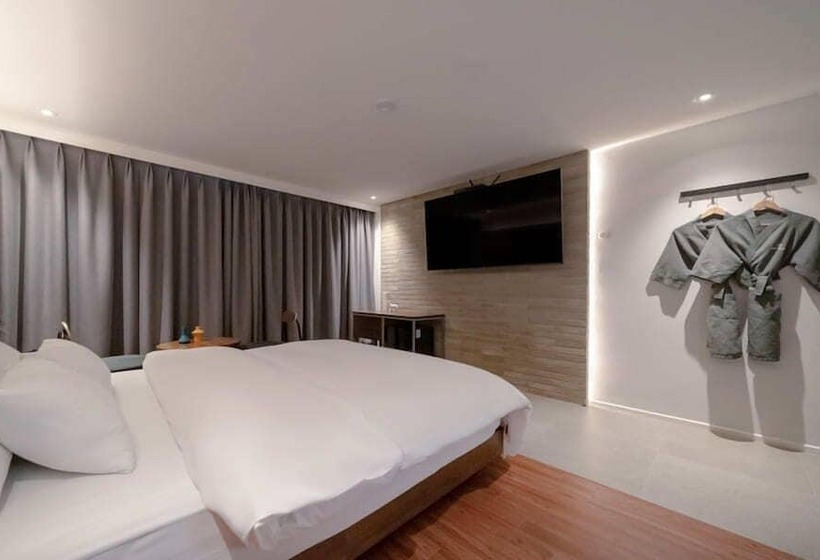 デラックスルーム, Siheung Brown Dot Jeongwang