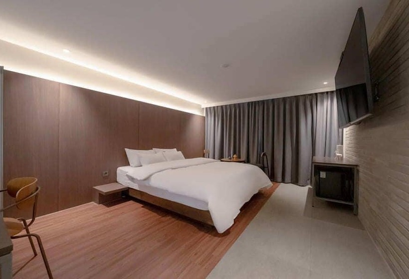 デラックスルーム, Siheung Brown Dot Jeongwang