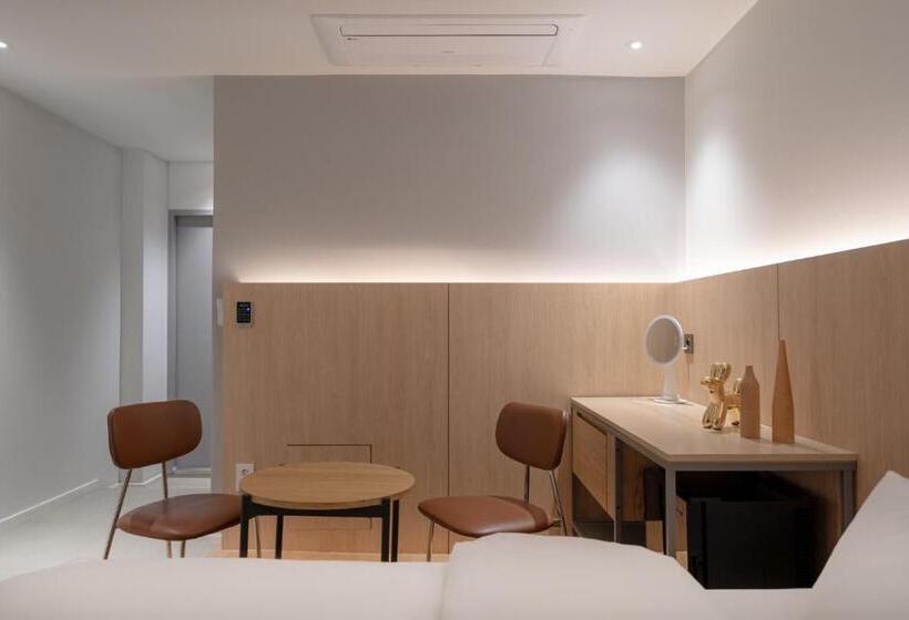 スタンダードルーム, Siheung Brown Dot Jeongwang