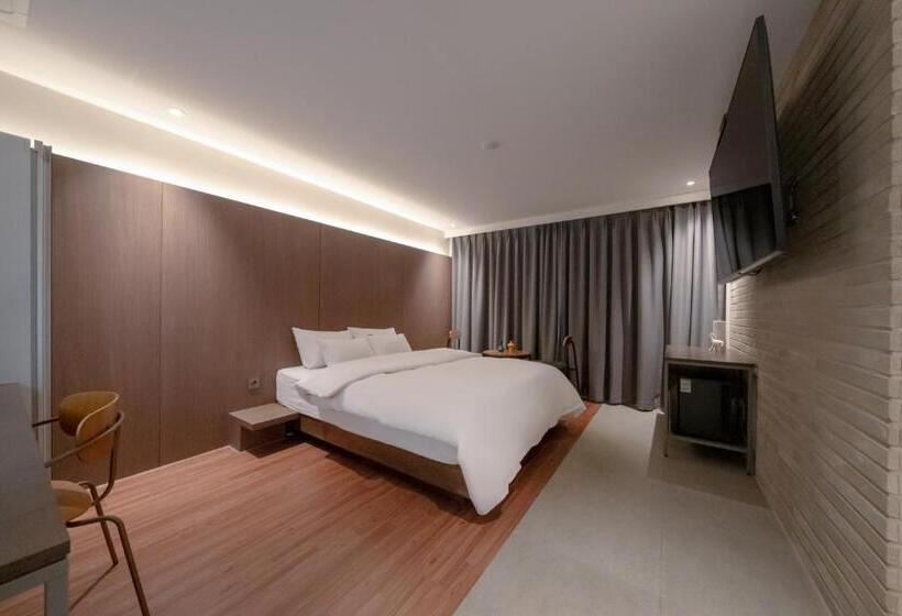 デラックスルーム, Siheung Brown Dot Jeongwang