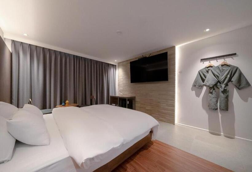 デラックスルーム, Siheung Brown Dot Jeongwang