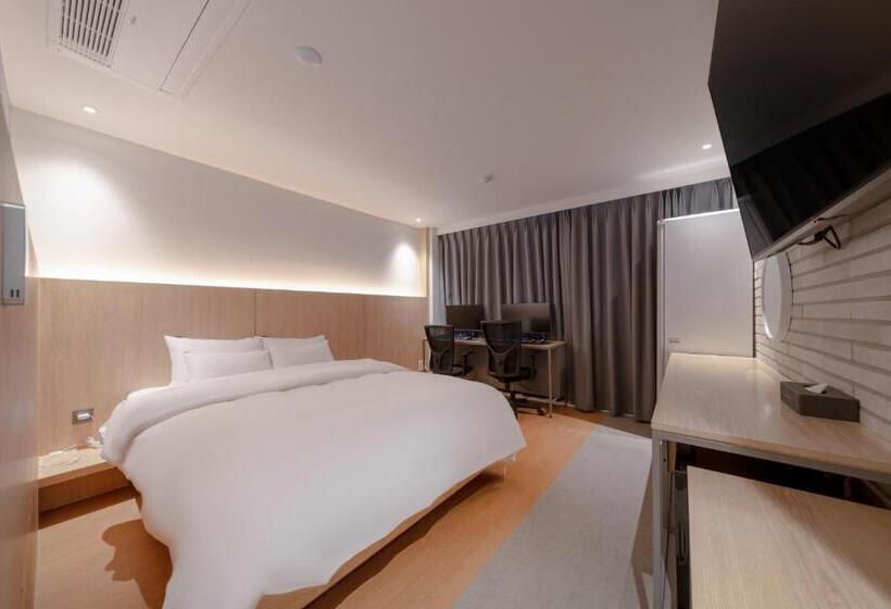 スタンダードスタジオ, Siheung Brown Dot Jeongwang