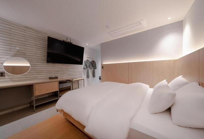 スタンダードスタジオ, Siheung Brown Dot Jeongwang