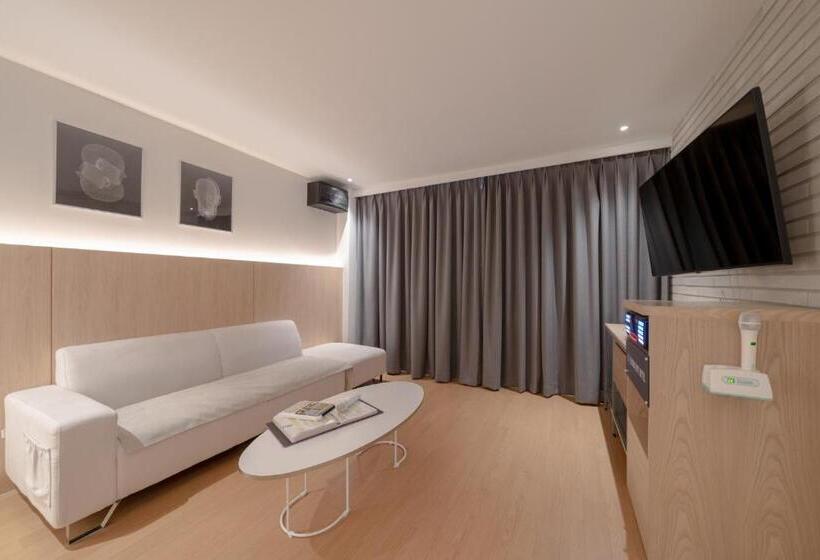 デラックススイート, Siheung Brown Dot Jeongwang