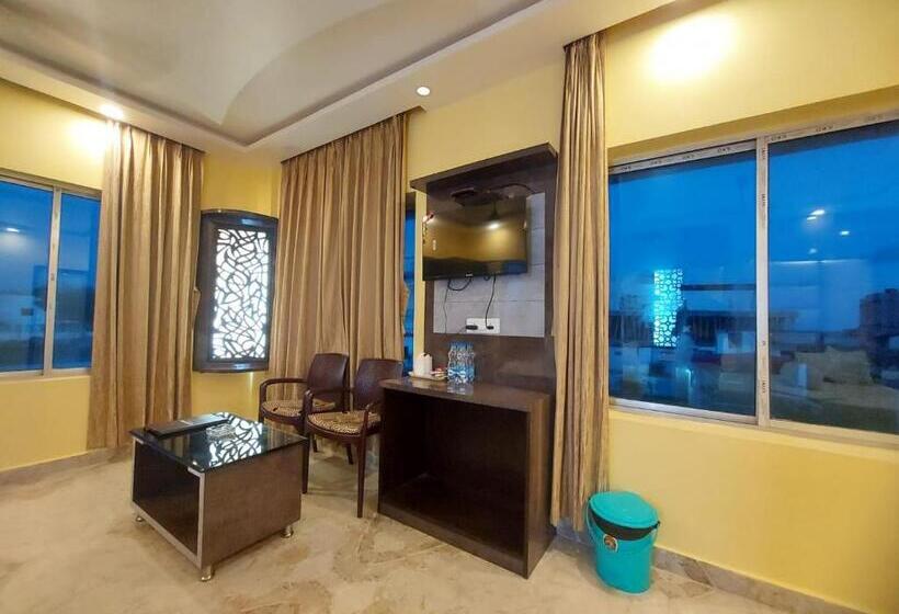 Четырехместный Номер Стандарт, Holiday Beach Resort !! Beach Distance 50 Mts !!