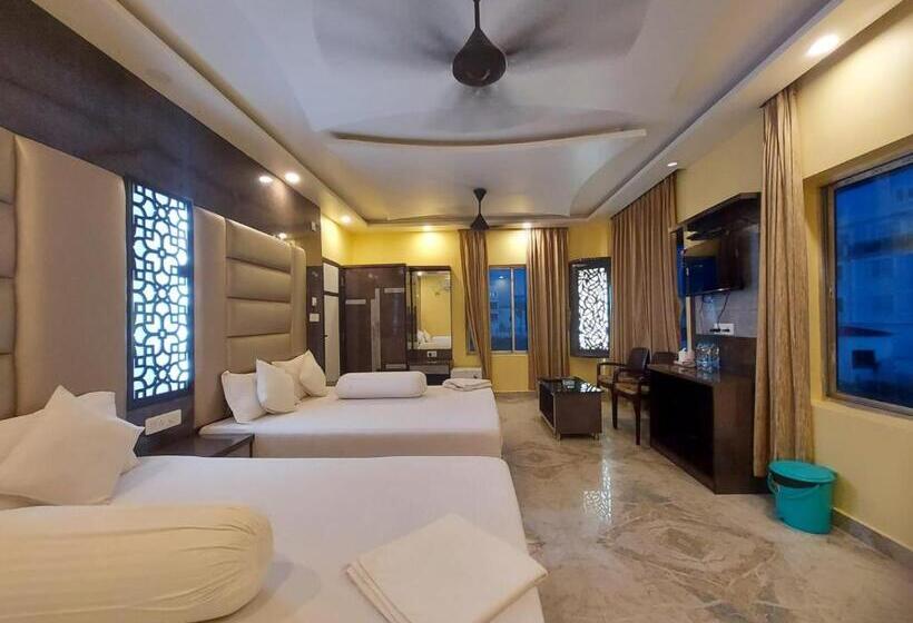 Четырехместный Номер Стандарт, Holiday Beach Resort !! Beach Distance 50 Mts !!