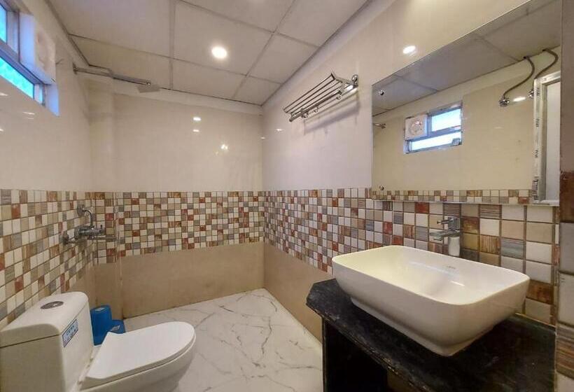 Трехместный Номер Deluxe, Holiday Beach Resort !! Beach Distance 50 Mts !!