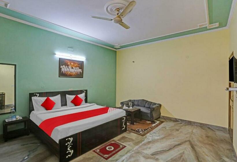 Quarto Triplo Clássico, Oyo Flagship 81046 Royal Retreat