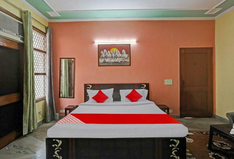 Quarto Triplo Clássico, Oyo Flagship 81046 Royal Retreat