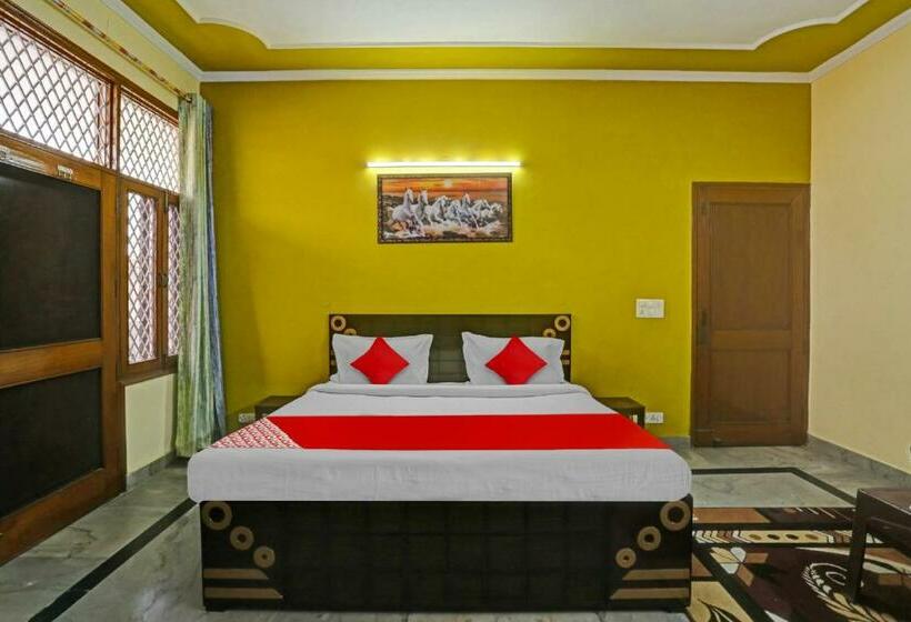 Quarto Triplo Clássico, Oyo Flagship 81046 Royal Retreat