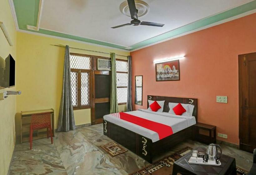 Quarto Triplo Clássico, Oyo Flagship 81046 Royal Retreat