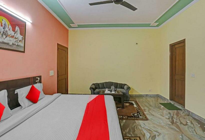 Quarto Triplo Clássico, Oyo Flagship 81046 Royal Retreat