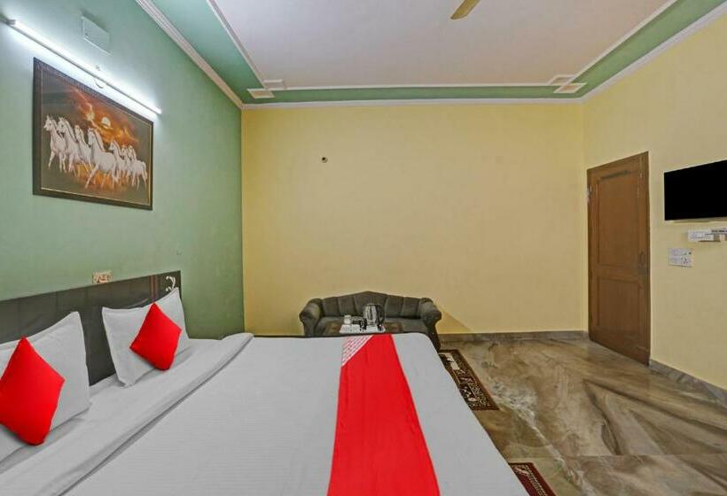 Quarto Triplo Clássico, Oyo Flagship 81046 Royal Retreat