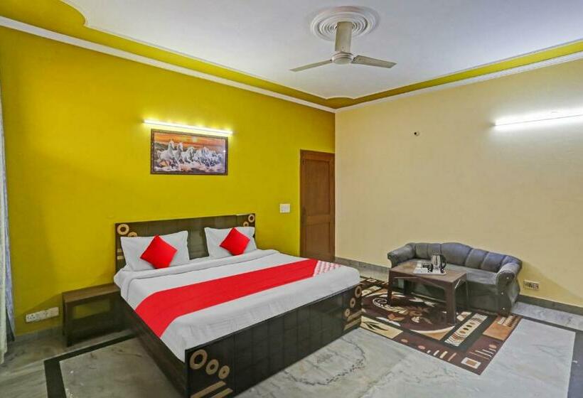 Quarto Triplo Clássico, Oyo Flagship 81046 Royal Retreat