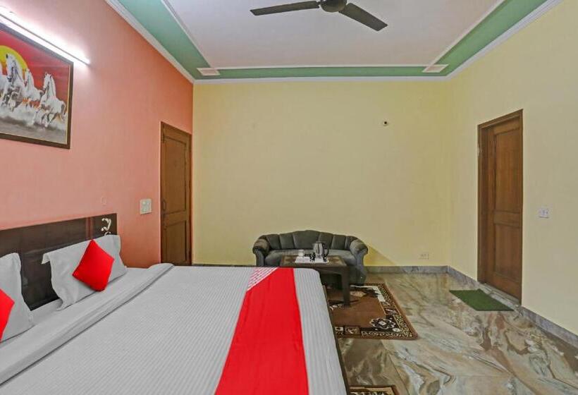 Quarto Triplo Clássico, Oyo Flagship 81046 Royal Retreat