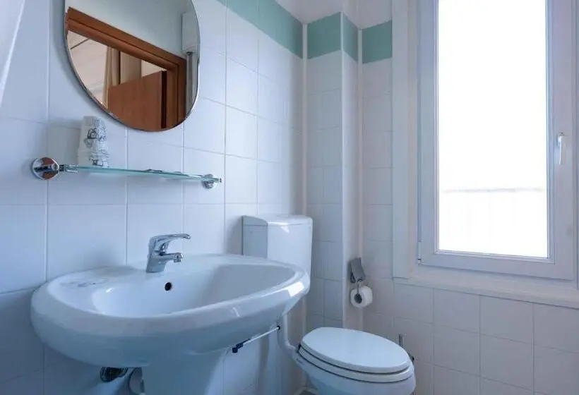 Standard Kolmen Hengen Huone, Wayco Rooms