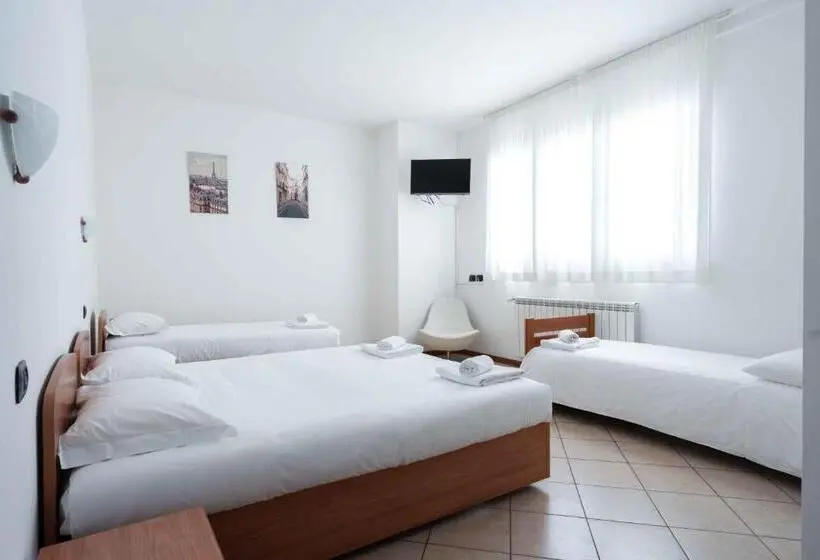 Standard Neljän Hengen Huone, Wayco Rooms