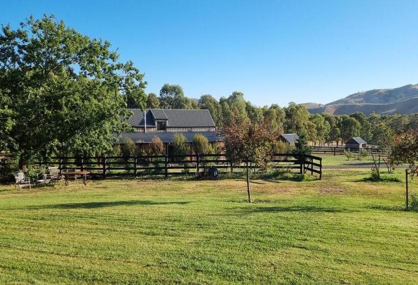 스탠다드 룸 산 전망, The Stables   Farm Stay