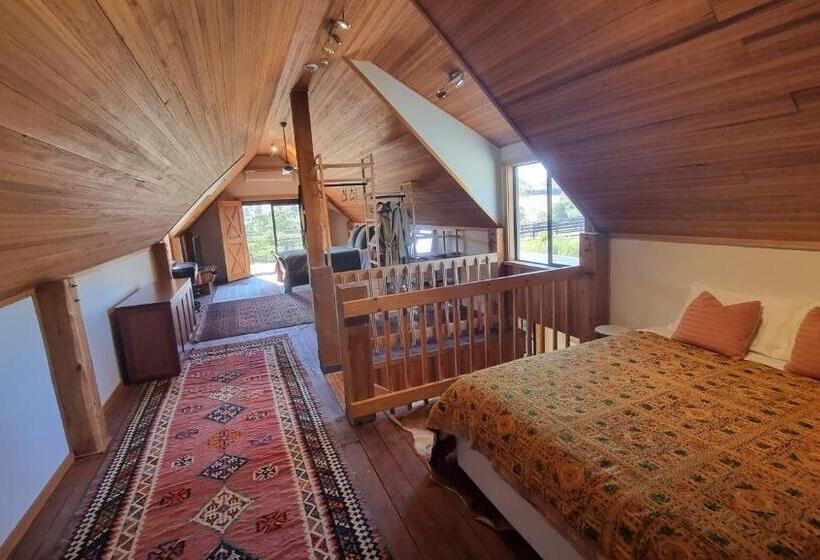 스탠다드 룸 산 전망, The Stables   Farm Stay