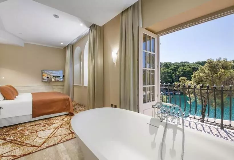 سوییت با چشم‌انداز دریا, Boutique Hotel Alhambra