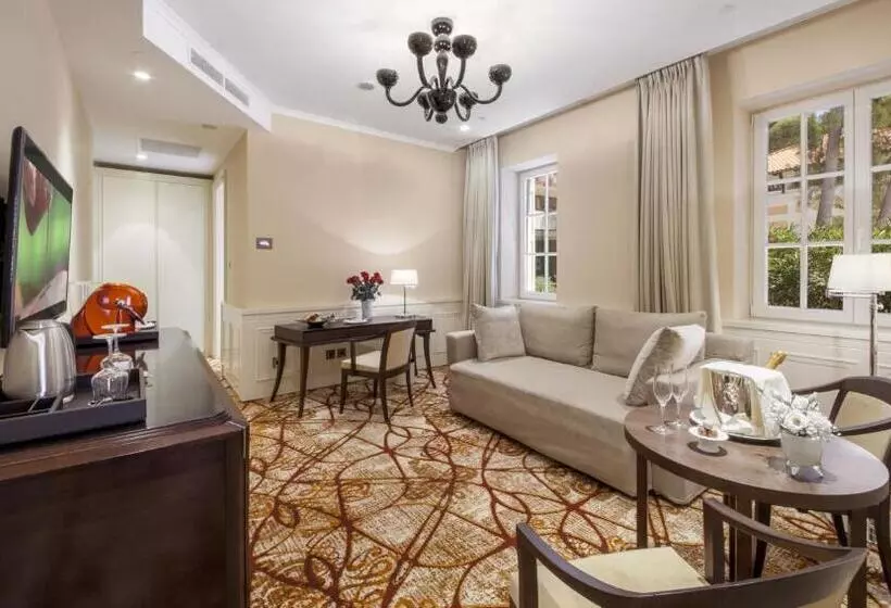 سوییت با چشم‌انداز دریا, Boutique Hotel Alhambra