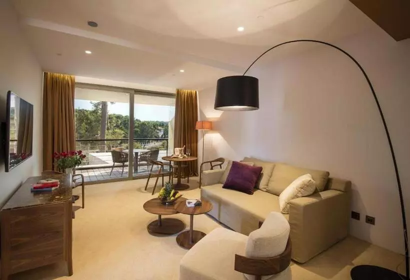 سوییت جونیور, Boutique Hotel Alhambra