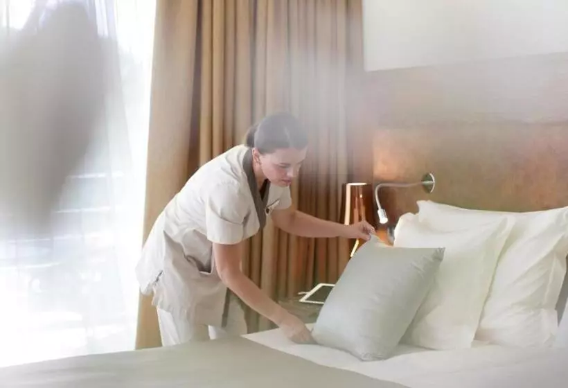 سوییت جونیور, Boutique Hotel Alhambra