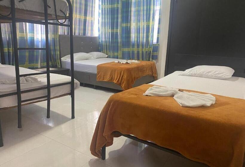 חדר סטנדרט לשלושה, Colonial Plaza