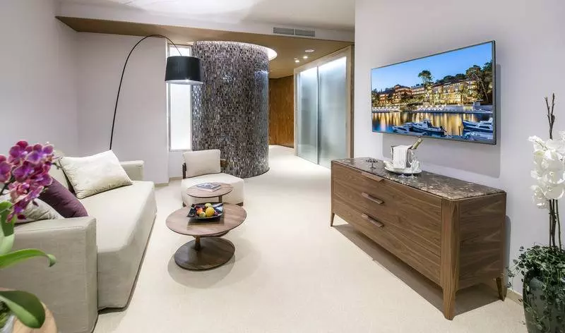 سوییت جونیور, Boutique Hotel Alhambra