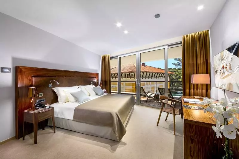 سوییت جونیور, Boutique Hotel Alhambra
