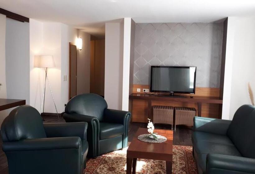 جناح, Habichtstein