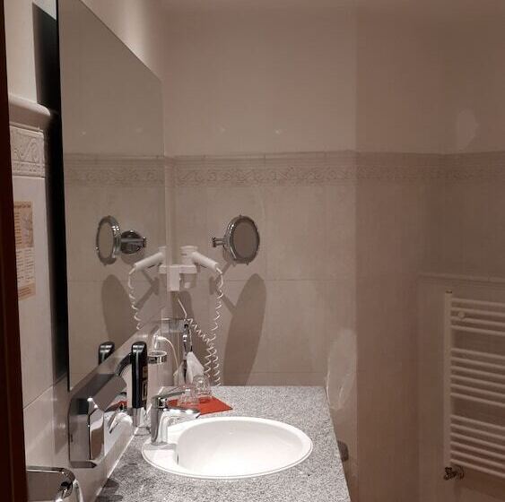 جناح, Habichtstein