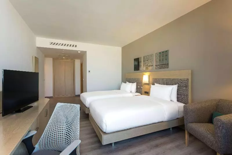 اتاق استاندارد با چشم‌انداز دریا, Hilton Garden Inn Tanger City Center