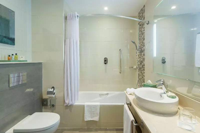 اتاق استاندارد با چشم‌انداز دریا, Hilton Garden Inn Tanger City Center