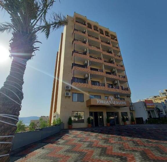 اتاق لوکس, Jordan Seasons