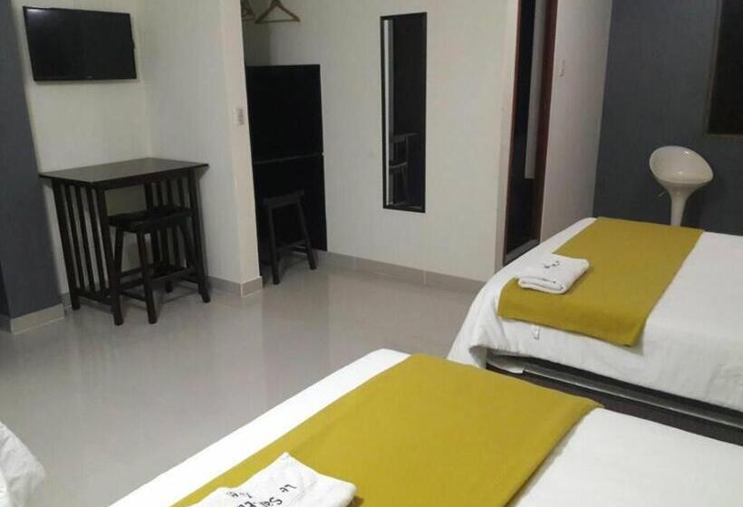 اتاق استاندارد سه نفره, Le Saint Etienne