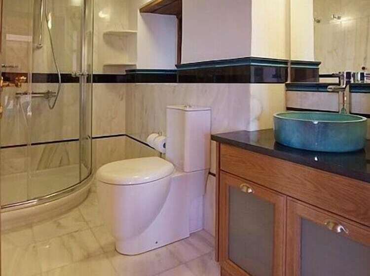 스탠다드 스튜디오, Malvasia Traditional