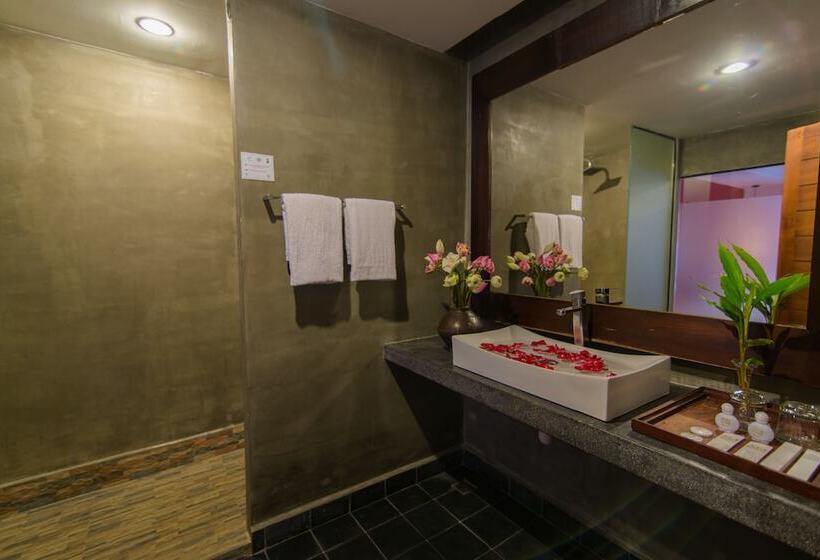 اتاق لوکس سه تخته, Mekong Angkor Deluxe