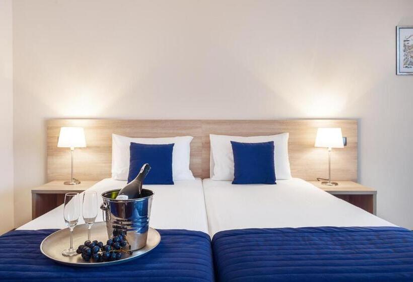 اتاق استاندارد یک تخته با چشمانداز شهر, Molo