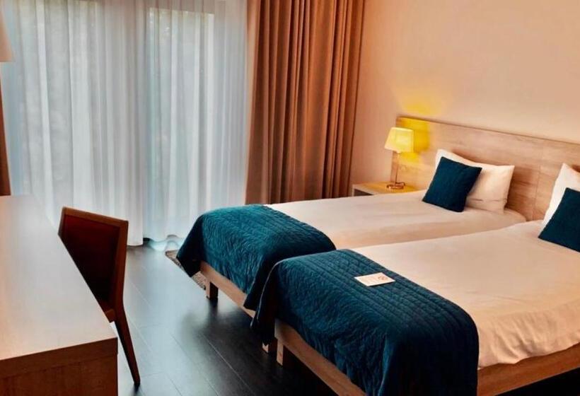 Quarto Estandar, Molo