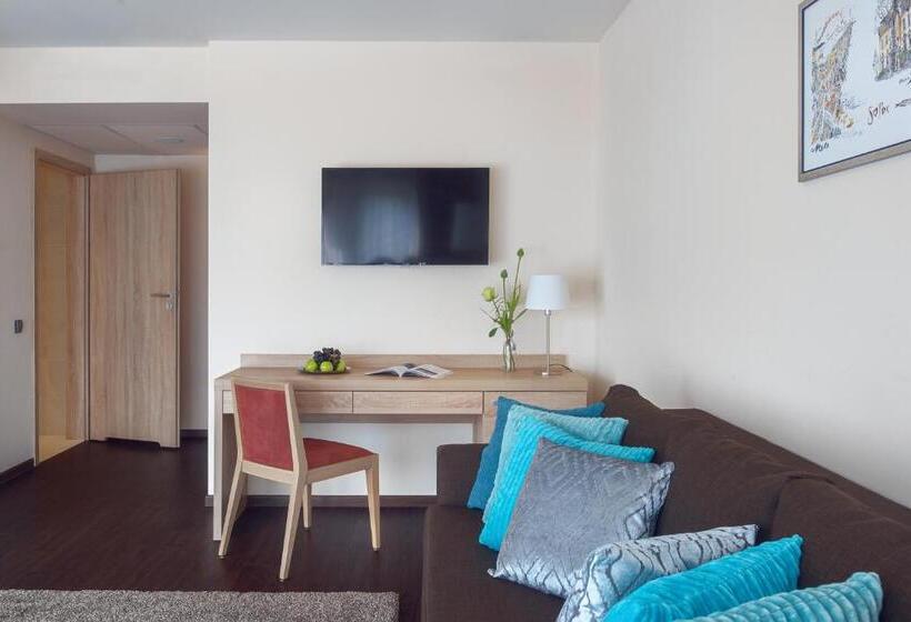 اتاق استاندارد سه نفره, Molo