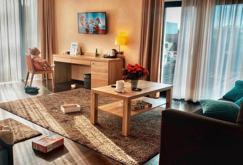 اتاق استاندارد سه نفره, Molo