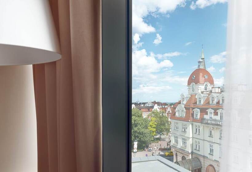 اتاق استاندارد با چشمانداز شهر, Molo