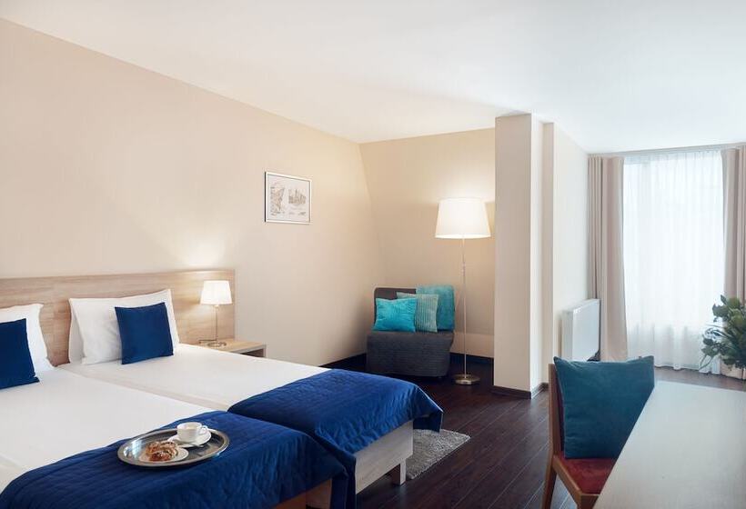 اتاق استاندارد با چشمانداز شهر, Molo