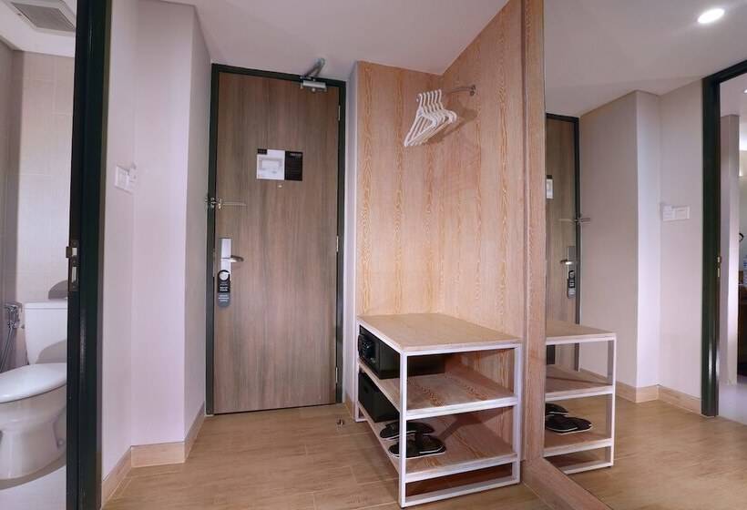 带阳台的豪华间, Neo+ Kuta Legian By Aston